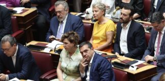 Η πρώτη δημόσια εμφάνιση Τσίπρα, η χλιαρή χειραψία Μητσοτάκη – Ανδρουλάκη και το τρολάρισμα με την χωροταξία στην ορκωμοσία