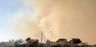 Αναζωπύρωση στο φράγμα Γαδουρά, κατακαίνε άλλα 3 πύρινα μέτωπα στην Ρόδο