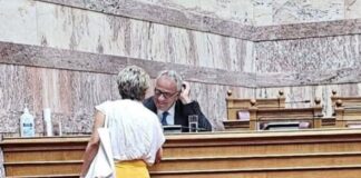 Τετ α τετ Βορίδη – Ακρίτα στη Βουλή: «Προσπαθώ να τον πείσω για τους γάμους των ομόφυλων»