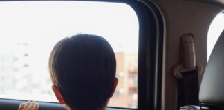 «Σκάω… Φωνάξτε τη μαμά μου» – Κοριτσάκι κλειδώθηκε σε αυτοκίνητο και καλούσε σε βοήθεια