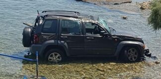 Απίστευτη «βουτιά» αυτοκινήτου στη θάλασσα