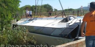 Τουριστικό λεωφορείο έπεσε σε γεφύρι