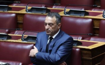 Υπό διάλυση οι Σπαρτιάτες – Στίγκας από το βήμα της Βουλής: Οι κύριοι που λείπουν ακολουθούν πρακτικές της Greek Mafia