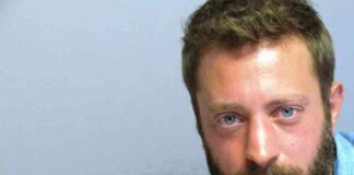 «Ήταν κρυμμένος πίσω από ένα laptop φορώντας μαύρα γυαλιά»