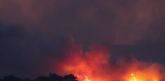 Σε πύρινο κλοιό η χώρα – Έκτακτη σύσκεψη για τα μεγάλα μέτωπα