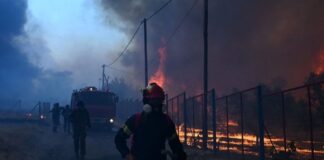 Με ελικόπτερο απεγκλωβίστηκαν άτομα στη Φυλή – Τραυματίστηκαν αστυνομικοί στον Ασπρόπυργο