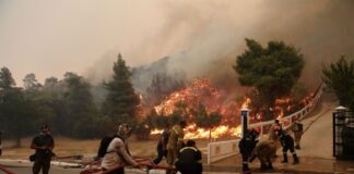 Συγκλονίζουν οι μαρτυρίες κατοίκων – «Αν καεί το σπίτι θα καούμε κι εμείς…»