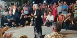 Μία 93χρονη χόρεψε ζεϊμπέκικο και αποθεώθηκε (βίντεο)