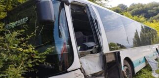 Λεωφορείο έπεσε σε χαντάκι