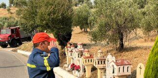 Συγκίνηση στο μνημόσυνο για τους πυροσβέστες που χάθηκαν στις πυρκαγιές του 2007