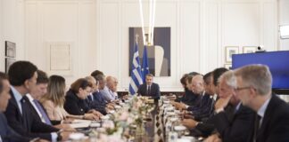 Μητσοτάκης: Μην βγάζετε ταυτότητες παλαιού τύπου θα λήξουν – Δεν έχουν ούτε τσιπάκια, ούτε μικρόφωνα