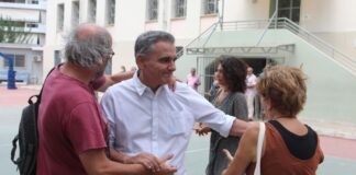Ψήφισε ο Ευκλείδης Τσακαλώτος-«Σημαντική μέρα για τον κόσμο της Αριστεράς»