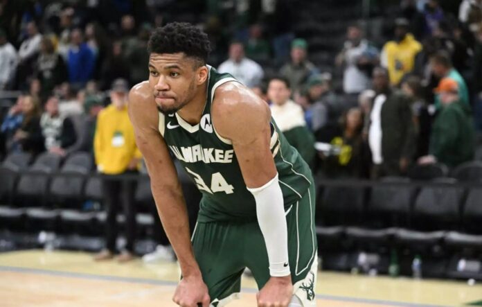 GIANNIS BUCKS
