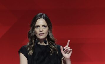 Αχτσιόγλου: Η αποχώρηση 7 βουλευτών και 150 στελεχών από τη Νέα Αριστερά δεν συνδέεται με το κόμμα Τσίπρα