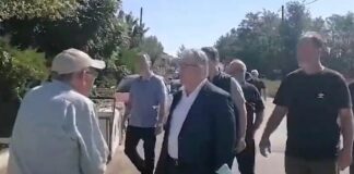Καρδιτσιώτης υποδέχθηκε τον Κουτσούμπα: «Ξεντυθείτε να κάνουμε δουλειά, αφού δεν έρχονται οι άλλοι»