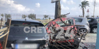 Η στιγμή που ένα ΙΧ «προσγειώνεται» σε μάντρα αυτοκινήτων