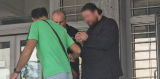 «Ήπιαμε δύο μπουκάλια κρασί»: Κρατούμενος ο ένας από τους δύο μοναχούς που «έπαιξαν ξύλο» στο Άγιον Όρος