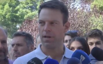 Ψήφισε ο Κασσελάκης – «Οι Έλληνες πρέπει να επιλέγουν τους τοπικούς υπηρέτες τους με καθαρά χέρια χωρίς αλαζονεία»