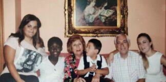 Έγινε ανάδοχη μητέρα σε πέντε παιδιά, υιοθέτησε ένα κι ανέλαβε ένα ακόμα με αναπηρίες