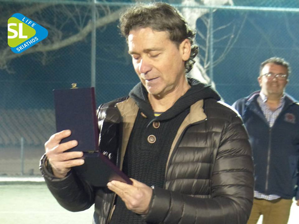 ΜΕΛΑΧΡΟΙΝΟΣ