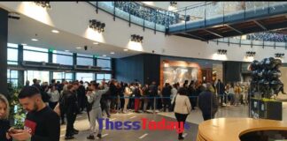 Ουρές δεκάδων μέτρων από τα… παλιά για τη Black Friday (βίντεο)