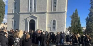 Ράγισαν καρδιές στην κηδεία της 43χρονης που δολοφόνησε ο 71χρονος μέσα στο σπίτι της