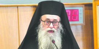 «Έρευνες θα δείξουν ότι οι δύο μπαμπάδες και οι δύο μαμάδες βλάπτουν τα παιδιά»
