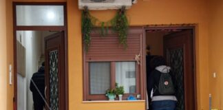 Σκότωσε την σύντροφό του με όπλο και παραδόθηκε στην αστυνομία-Οι πρώτες εικόνες