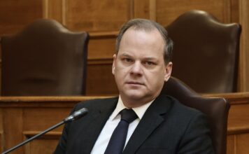 «Καζάνι που βράζει» η Βουλή για τη σύσταση Προανακριτικής: Σήμερα η ψηφοφορία για παραπομπή Καραμανλή