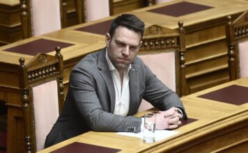Στη Βουλή για τη συζήτηση για τον γάμο των ομόφυλων ζευγαριών ο Κασσελάκης