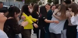 Η συγκινητική έκπληξη σε συμμαθητή τους που πέρασε περιπέτεια με την υγεία του (βίντεο)