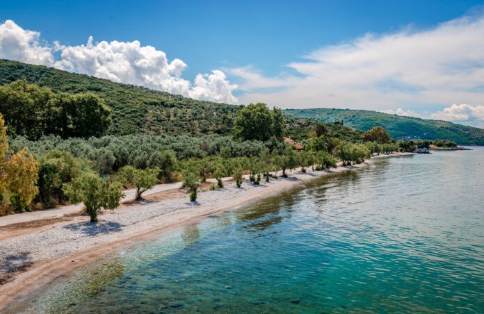 Razi,Beach:,A,Picturesque,Small,Beach,Between,Lefokastro,And,Afissos,