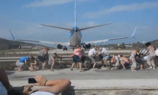 82882909-aeroplano
