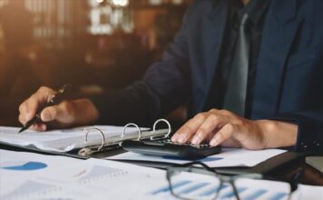 Ελεύθεροι επαγγελματίες: 9 στους 10 επιλέγουν χαμηλή ασφαλιστική κατηγορία – Τι σύνταξη θα πάρουν
