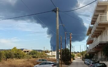 Φωτιά στη Motor Oil: Στο νοσοκομείο τρείς εργαζόμενοι