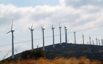 Σε ισχύ το νέο Χωροταξικό για τις ΑΠΕ: Πού απαγορεύονται τα αιολικά πάρκα, τι αλλάζει σε νησιά και Natura