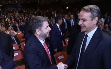Ανδρουλάκης καλεί Μητσοτάκη στη Βουλή: Ο πρόεδρος του ΠΑΣΟΚ ζητά να ληφθούν μέτρα για την ακρίβεια