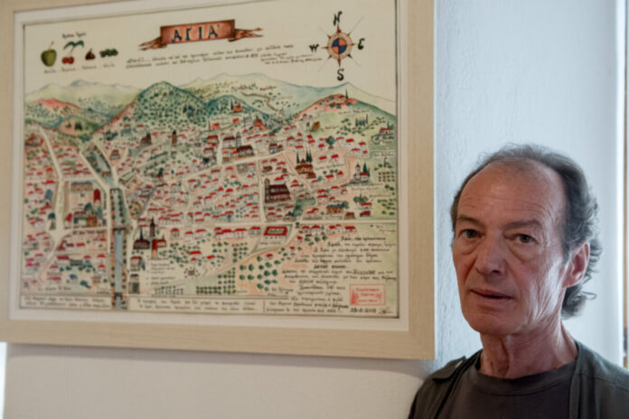 ΤΖΙΚΑΣ Χ ΧΑΡΤΟΓΡΑΦΟΣ ΠΟΥ ΑΠΟΤΥΠΩΝΕΙ ΜΕ ΤΟ ΧΕΡΙ ΤΟΥ ΤΟΝ ΦΥΣΙΚΟ ΠΛΟΥΤΟ ΤΗΣ ΘΕΣΣΑΛΙΑΣ