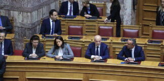 Ενός λεπτού σιγή στη Βουλή για τα θύματα των Τεμπών