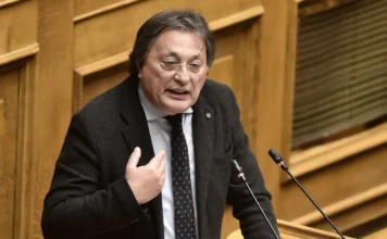 Φύγε εσύ, έλα εσύ στο ΠΑΣΟΚ – Με μεταγραφή Αυλωνίτη η απάντηση στην αποχώρηση Βρεττού