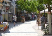 Σκιάθος: Έβαλε μέσα στη νύχτα τα δυο παιδιά του να κάνουν πλανόδιο εμπόριο