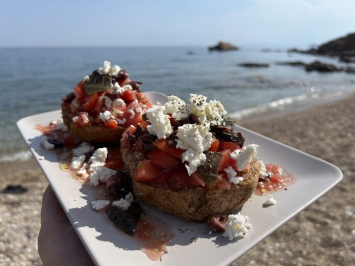 Ntakos-salata-kritiko-2000x1500