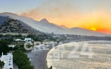 Εκτός ελέγχου η φωτιά στην Ιεράπετρα που καίει σε τρία μέτωπα