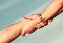 Βόλος: Στήριξαν τέσσερις οικογένειες απλήρωτων εργαζομένων- Έγιναν όλοι μια γροθιά αλληλεγγύης