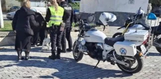 Μεθυσμένος οδηγός έπεσε σε δέντρο και επτά παρκαρισμένα οχήματα