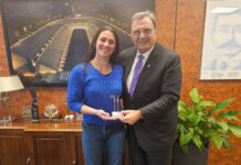 Την κορυφαία πολίστρια στον κόσμο Φωτεινή Τριχά υποδέχθηκαν στην ΕΟΕ