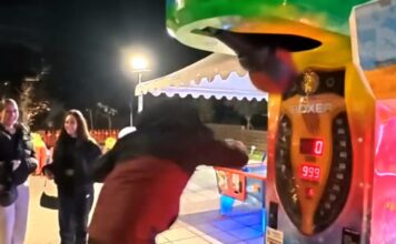 Ο Ευτύχης Μπλέτσας έριξε μπουνιά σε μηχάνημα και βρέθηκε το έδαφος (βίντεο)