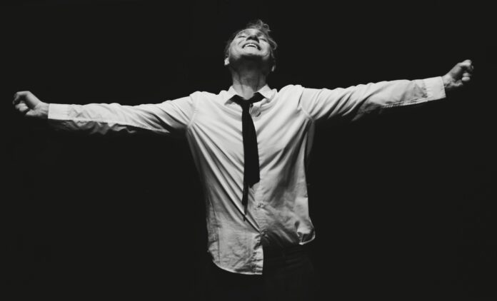 i gennisi enos fasista