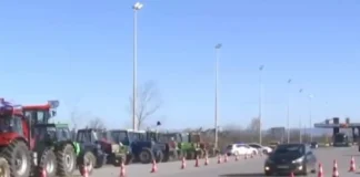 Παραμένουν στο μπλόκο, αλλά με ανοιχτούς δρόμους οι αγρότες των Μαλγάρων