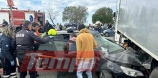 ΙΧ «καρφώθηκε» σε φορτηγό, τραυματίστηκε έγκυος